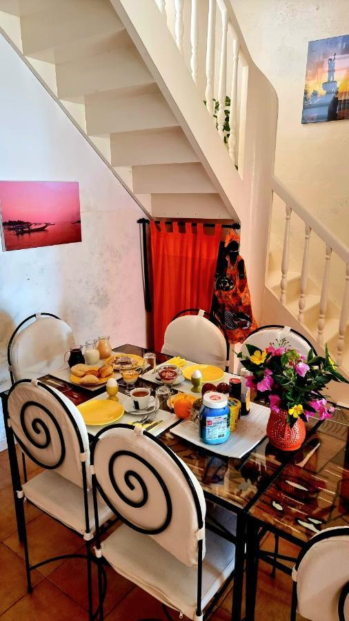 Chez Coumbis Bed & Breakfast Goree Exterior photo