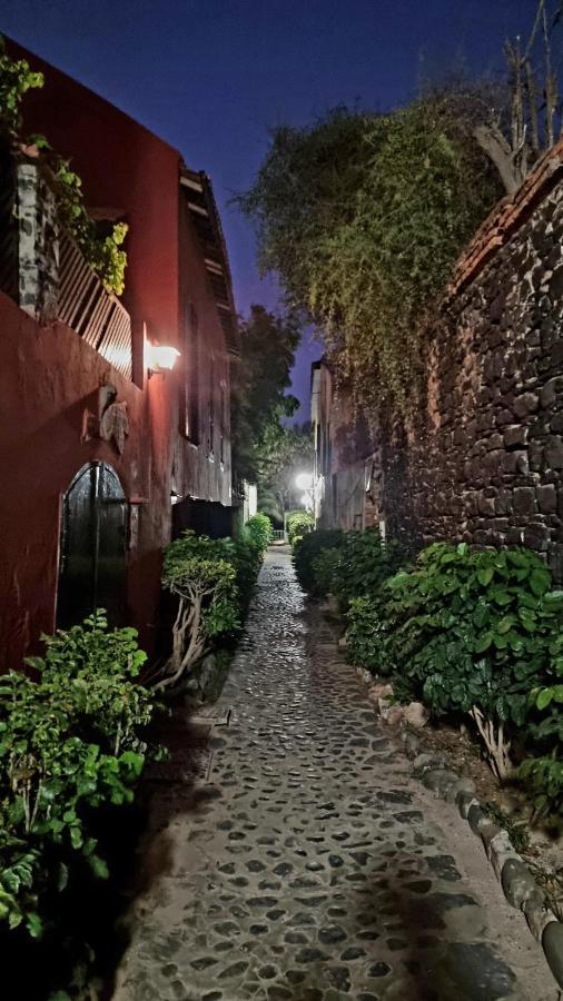 Chez Coumbis Bed & Breakfast Goree Exterior photo