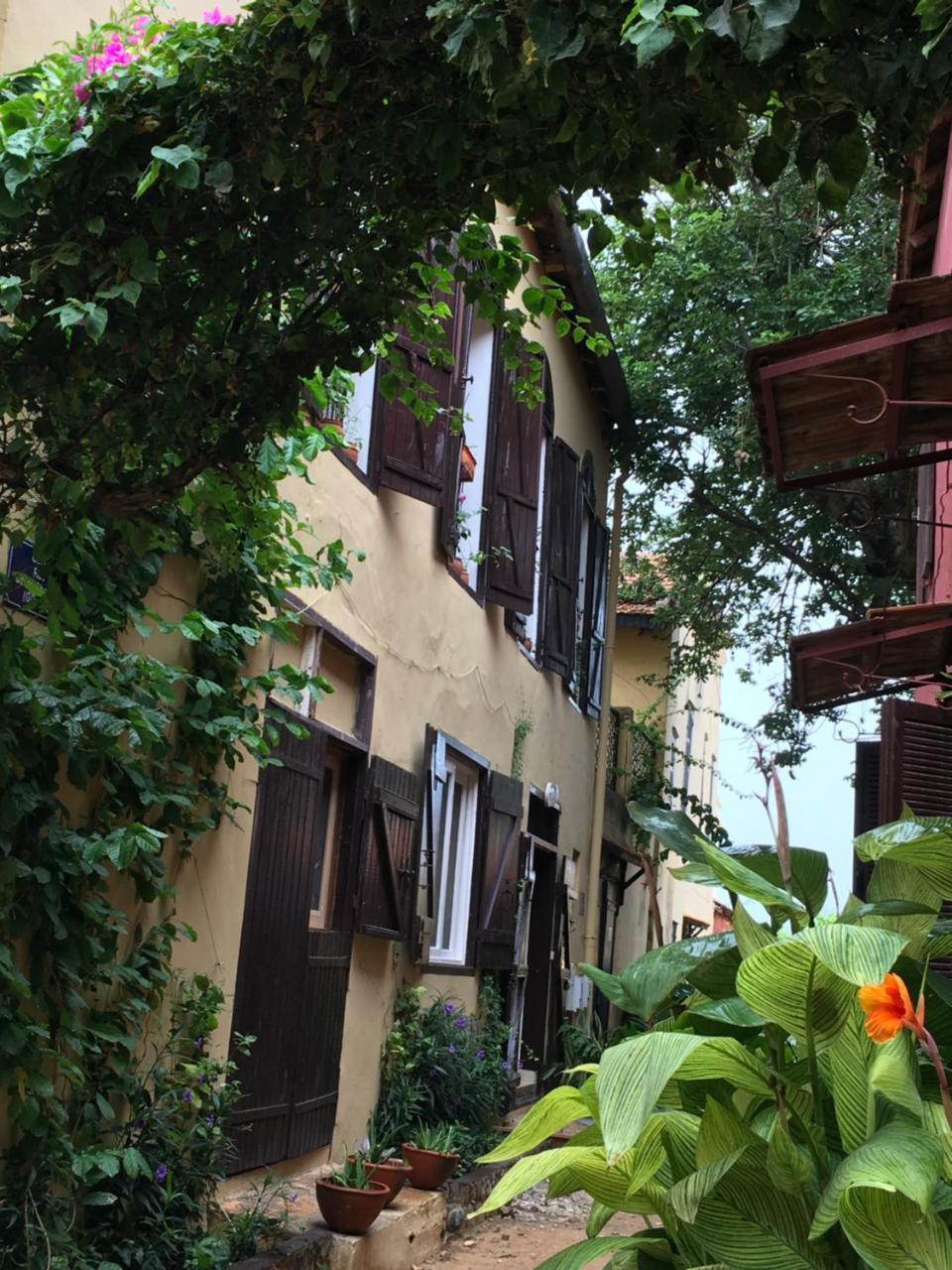 Chez Coumbis Bed & Breakfast Goree Exterior photo